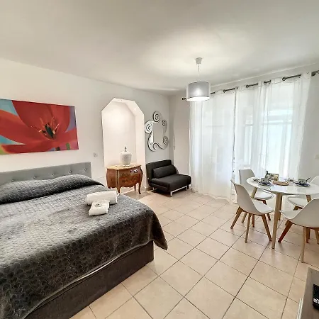 Gal0 - Tres Beau Studio En Rez-de-jardin *
