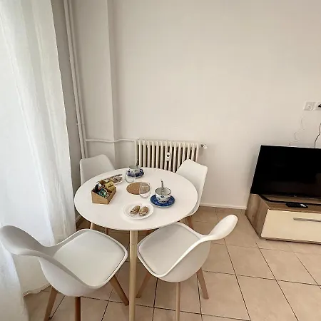 Apartment Gal0 - Tres Beau Studio En Rez-de-jardin