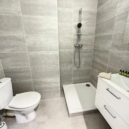 Apartment Gal0 - Tres Beau Studio En Rez-de-jardin Cannes